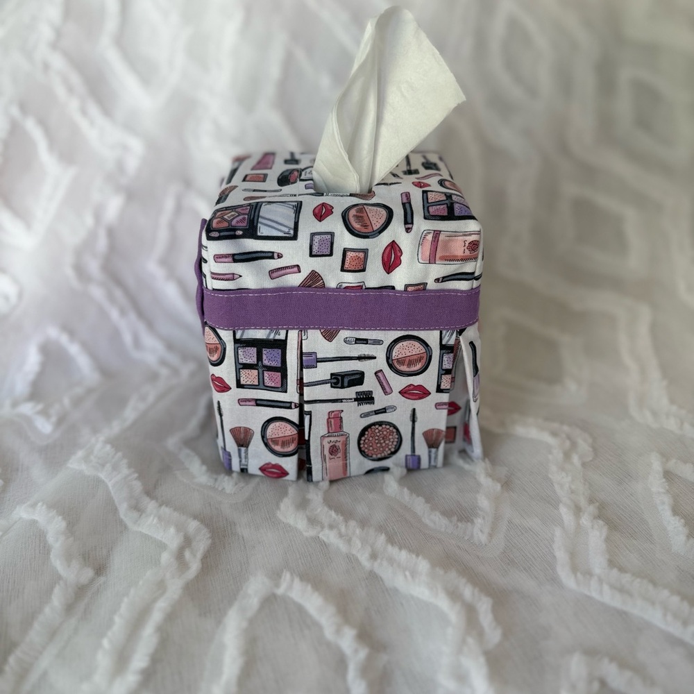 Purple Bow Makeup Print Tissue Box Cover - Picture 2 of 4